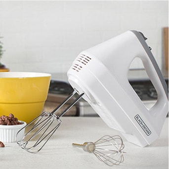 Batidora blanca con aspas intercambiables. Pulsa aquí para comprar tu licuadora, abre en pestaña nueva. 