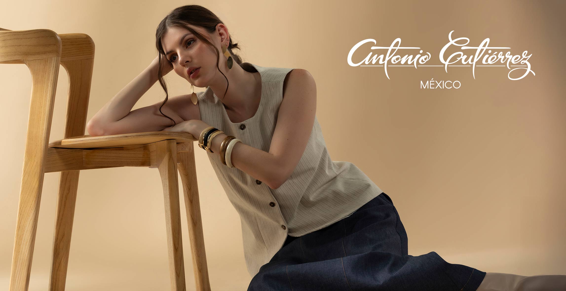 Sahara. Looks de temporada para mujer en colaboración con Antonio Gutiérrez México. Pulsa aquí para armar tu favorito.