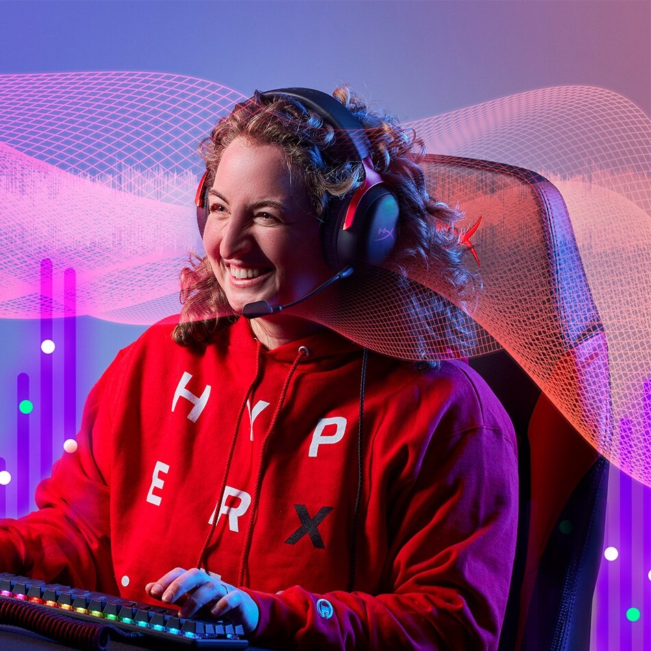 Imagen de modelo mujer jugando videojuegos. Pulsa aquí para descubrir los auriculares HyperX Cloud III de HP