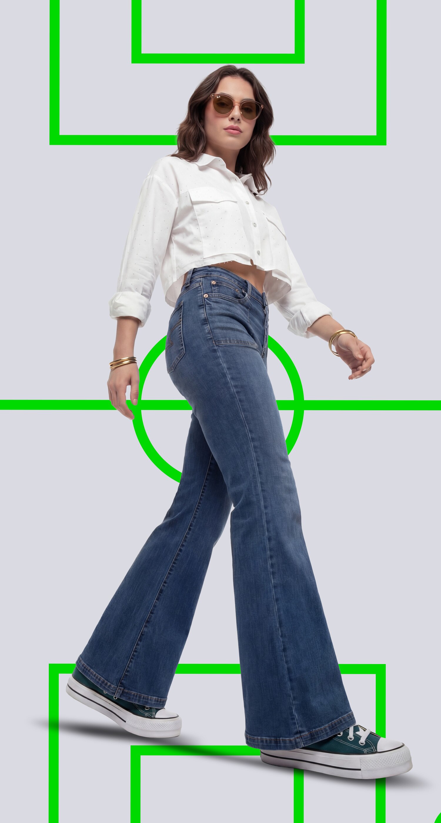 Jeans corte flare para mujer. Pulsa aquí para estrenar.