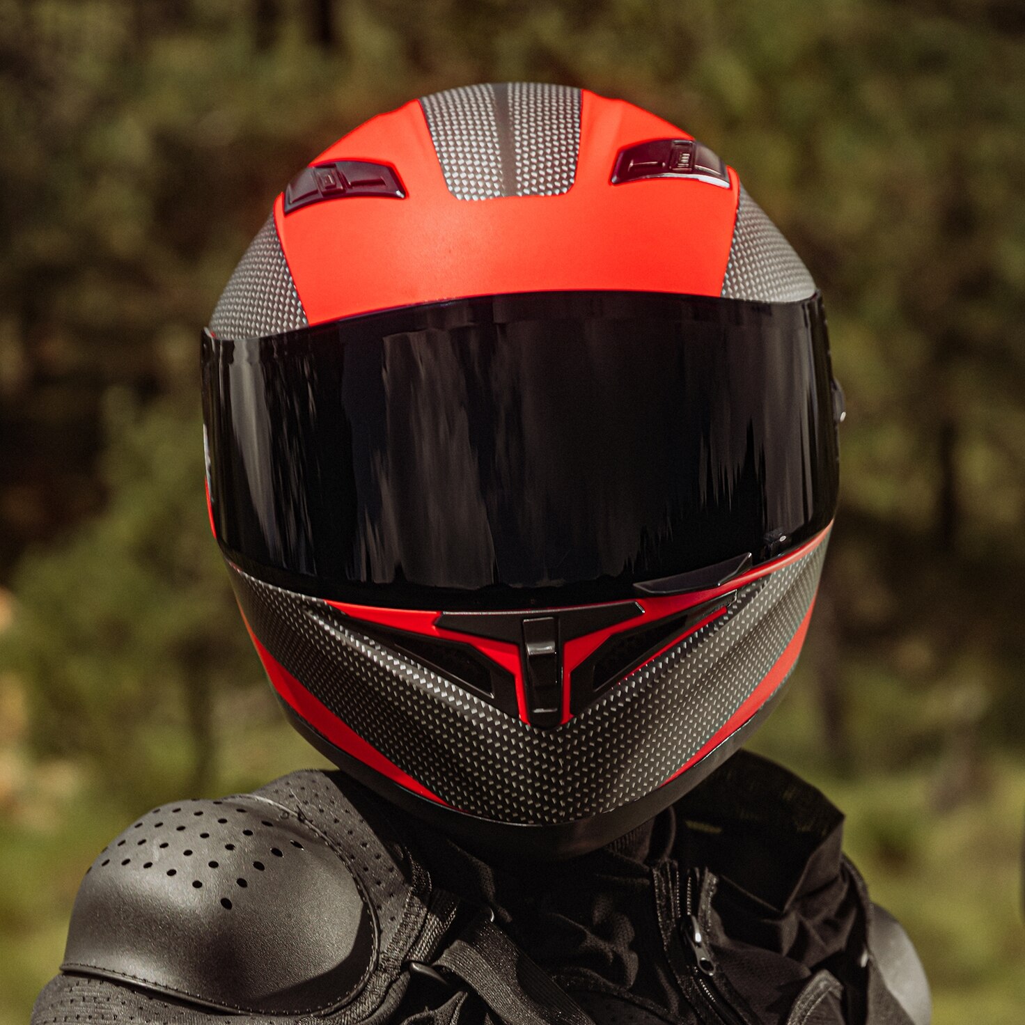 Cascos. Pulsa aquí para equiparte con el tuyo.