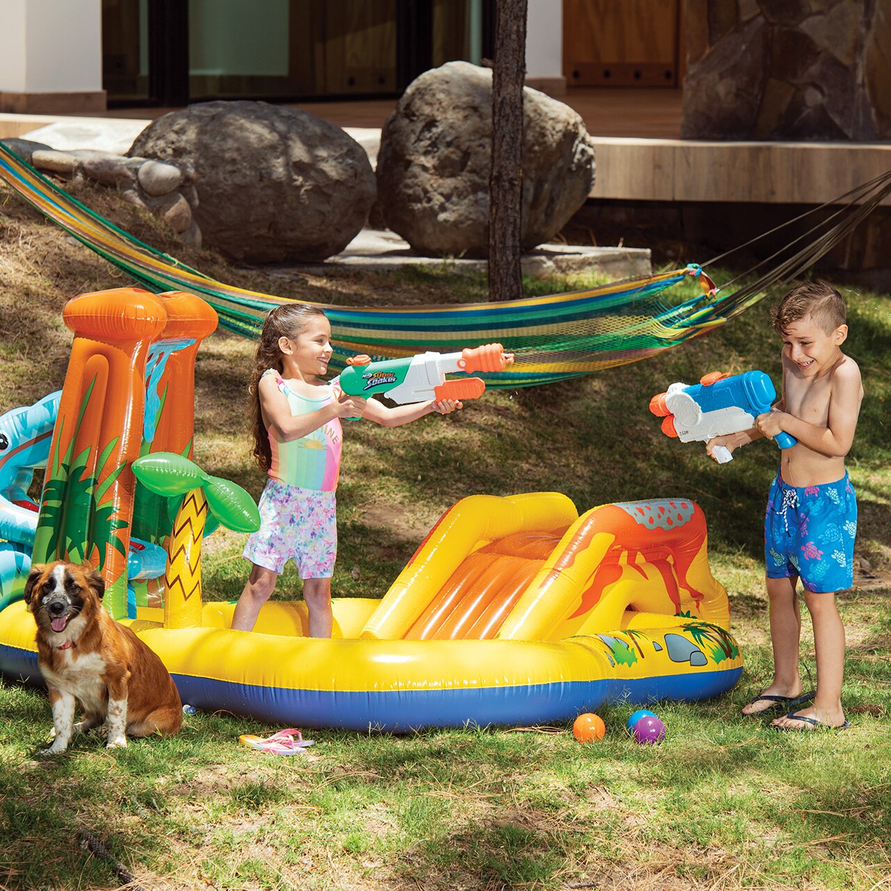 Albercas, asadores y hieleras. Pulsa aquí para equiparte para las vacaciones.