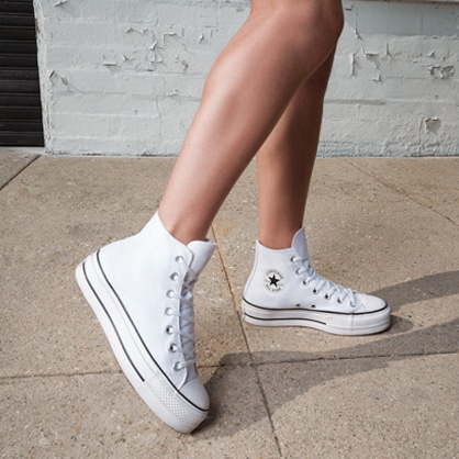 Tenis Converse para mujer. Pulsa aquí para explorar modelos disponibles.