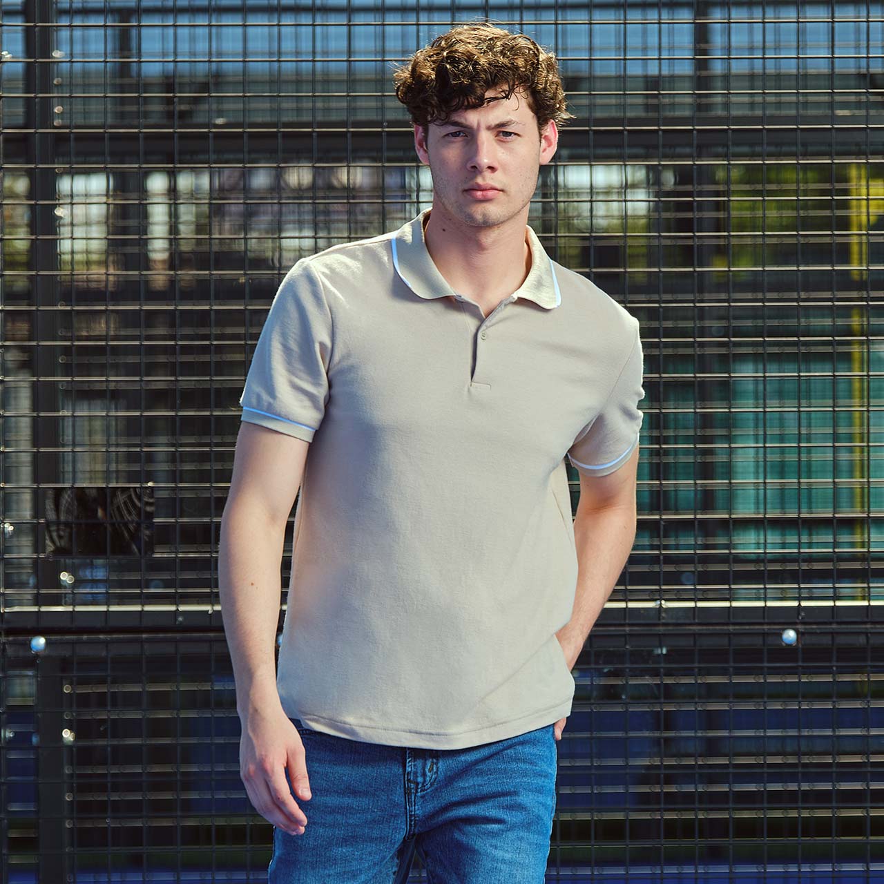 Ropa Refill para hombre. Pulsa aquí para elegir playeras, suéteres, shorts, pantalones y más.