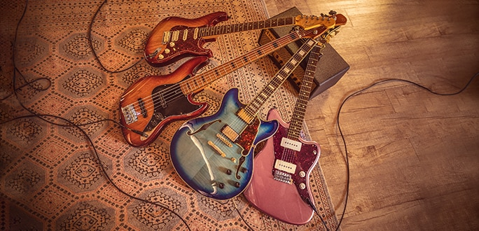 Guitarra eléctrica y acústica y bajo. Pulsa aquí para ver más instrumentos.