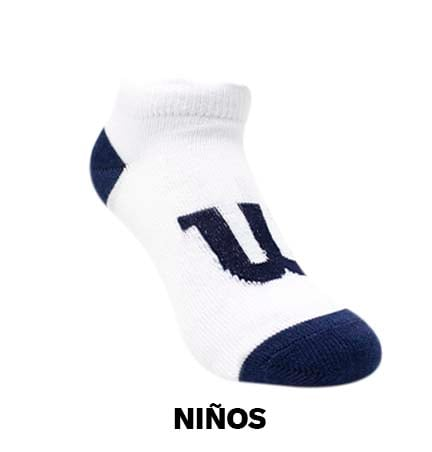 Calcetín blanco con detalles en negro. Pulsa aquí para ver ropa infantil de la marca Wilson.