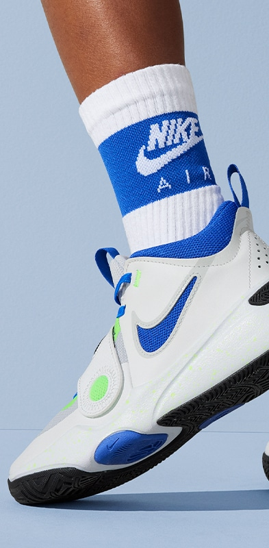 Nike. Composición fotográfica de tenis deportivos de la marca. Pulsa aquí para ver la variedad de modelos disponibles.