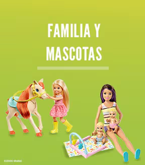 Familia y mascota. Composición de muñeca Kelly usando vestido rosa y botas en color amarillo, con caballito pony, otra muñeca vistiendo blusa de rayas, cargando con dos bebés y accesorios. Pulsa aquí para ver más de familia y mascotas Barbie.
