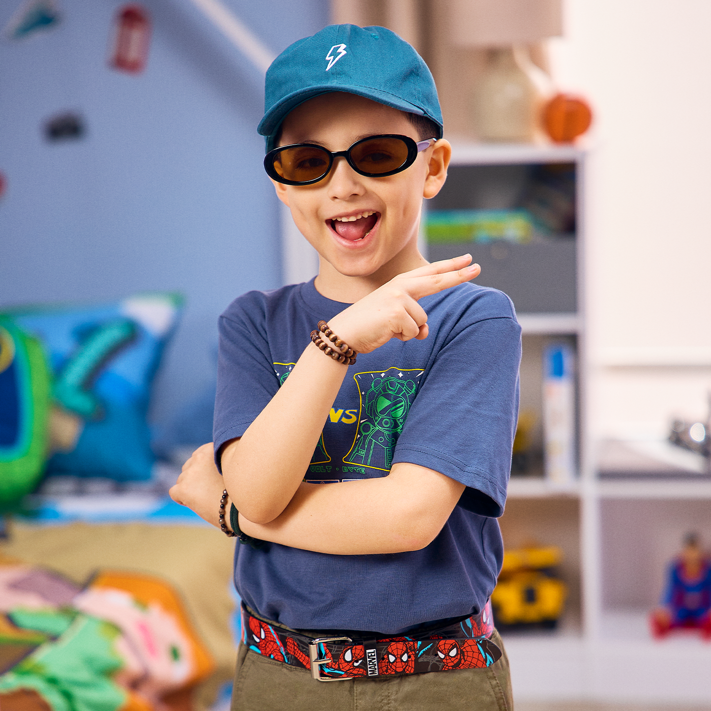 Accesorios para niño. Pulsa aquí para encontrar lentes, gorras y más.