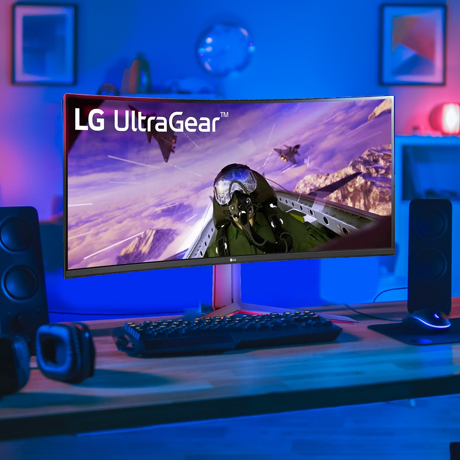 Imagen de monitor curvo LG. Pulsa aquí para complementar tu mundo gamer. 